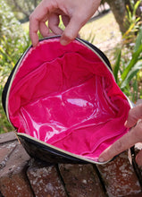 Load image into Gallery viewer, Capri Large Pouch