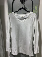 Load image into Gallery viewer, V neck long sleeve tee
