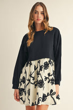 Load image into Gallery viewer, Long sleeves floral pattern dress
