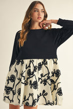 Load image into Gallery viewer, Long sleeves floral pattern dress
