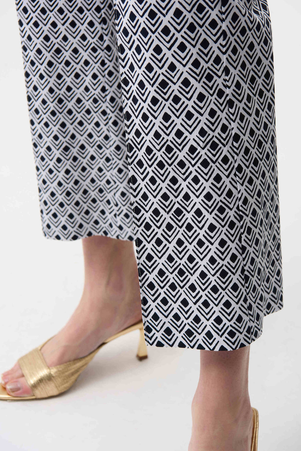 Geometric Print Flare Pull On