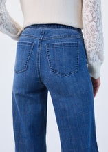 Load image into Gallery viewer, 2931669 Pull-on Wide Leg Jean
