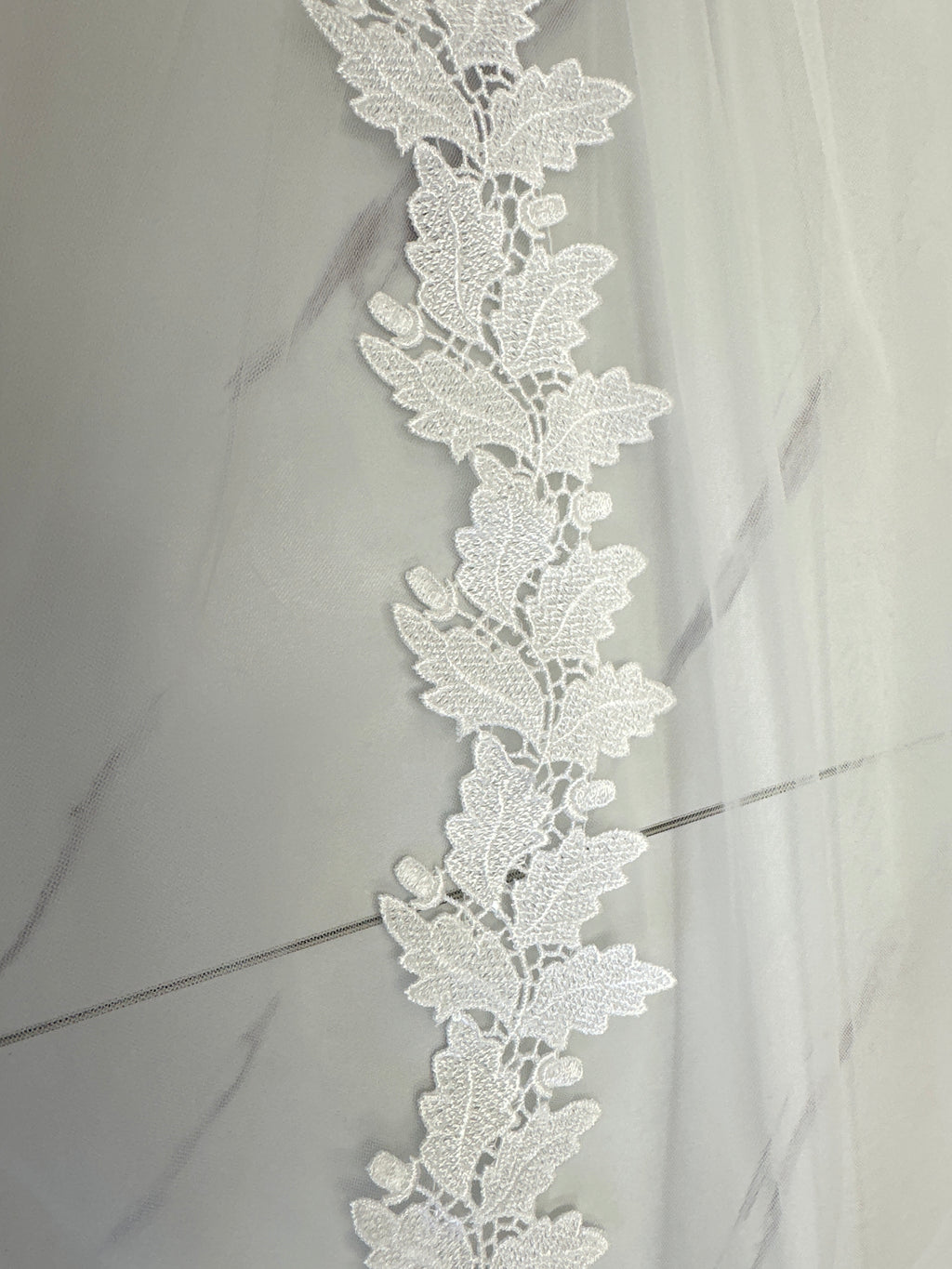 35 Inch Lace Trim Wedding Veil
