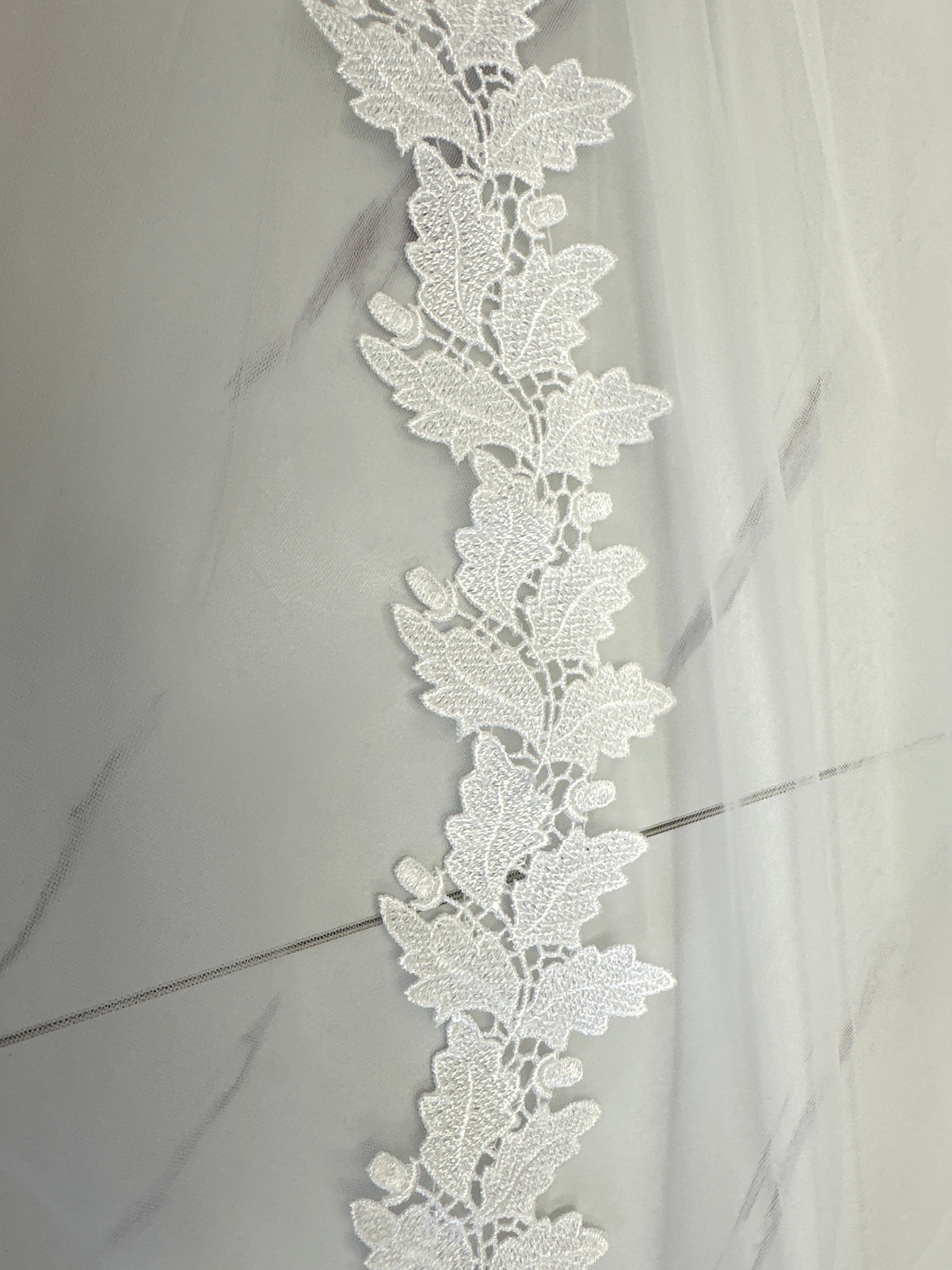 35 Inch Lace Trim Wedding Veil