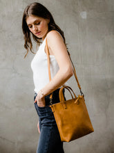 Load image into Gallery viewer, Able Abera Commuter
