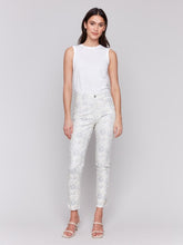 Load image into Gallery viewer, C5139 Printed Ankle Pant
