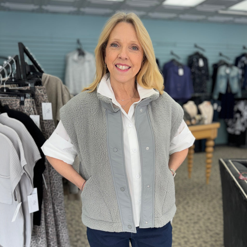 Snap Collar Two Pocket Vest