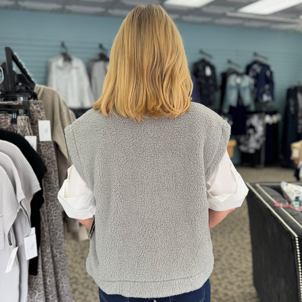 Snap Collar Two Pocket Vest