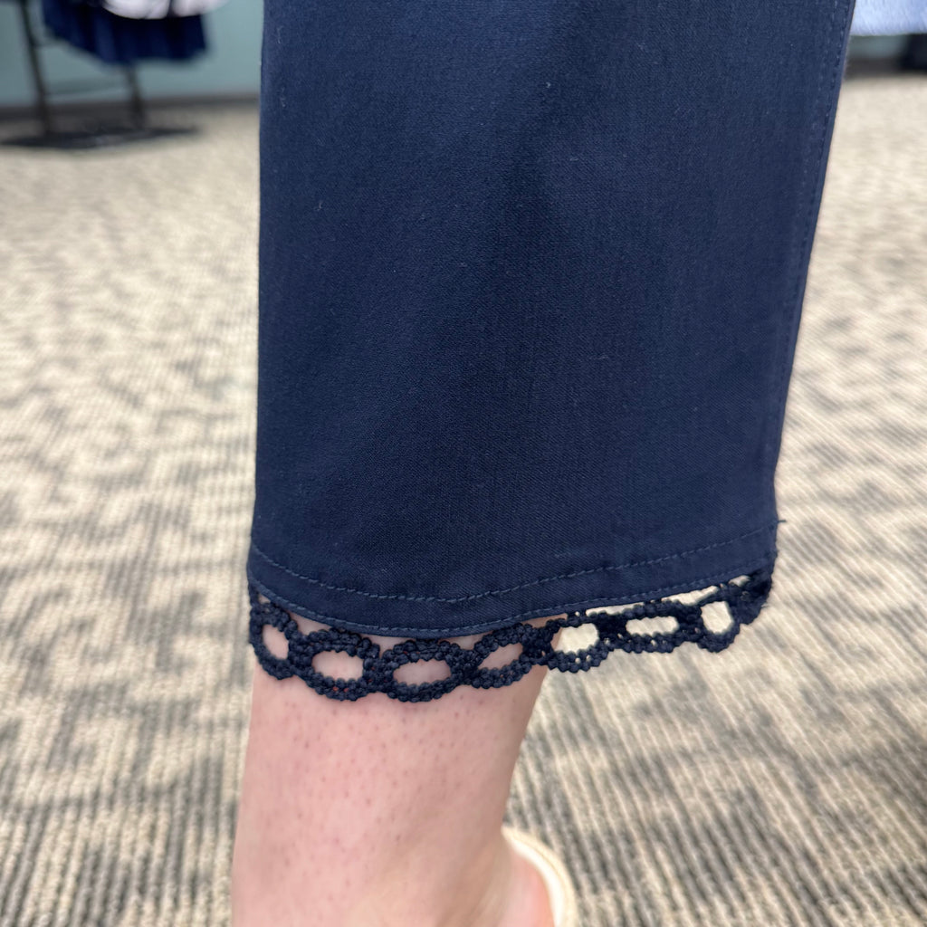 Pull-on Crop Pant with Hem Trim