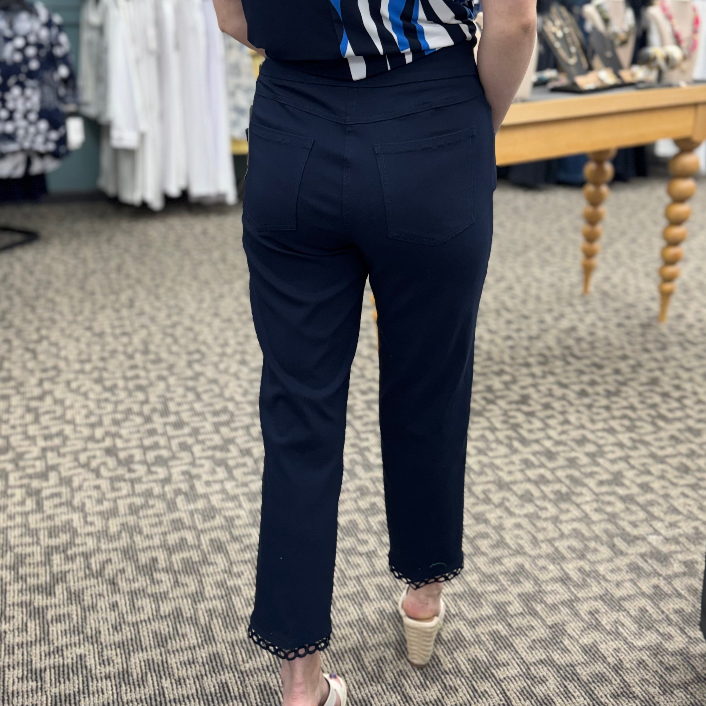 Pull-on Crop Pant with Hem Trim