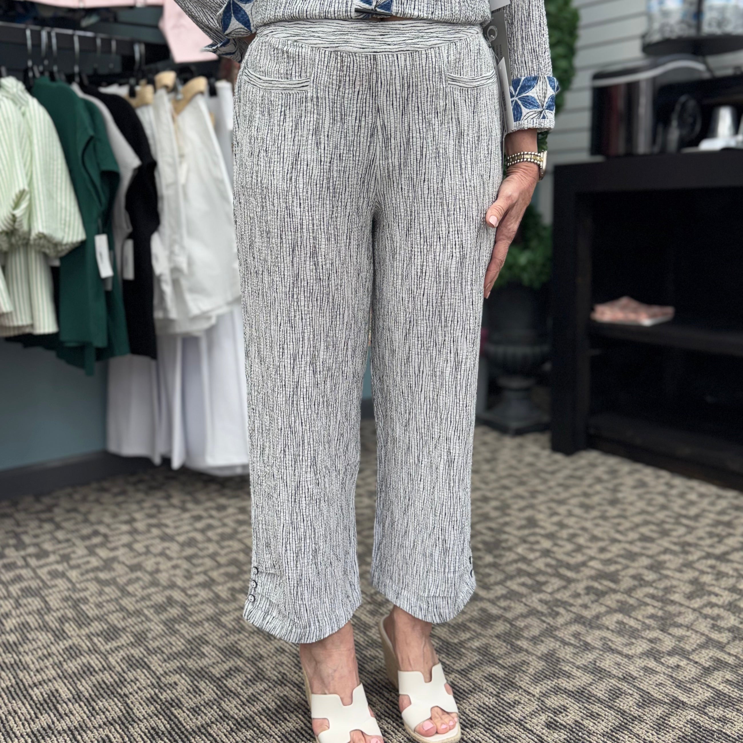 Crinkle Crepe Stripe Pleat Button Capri