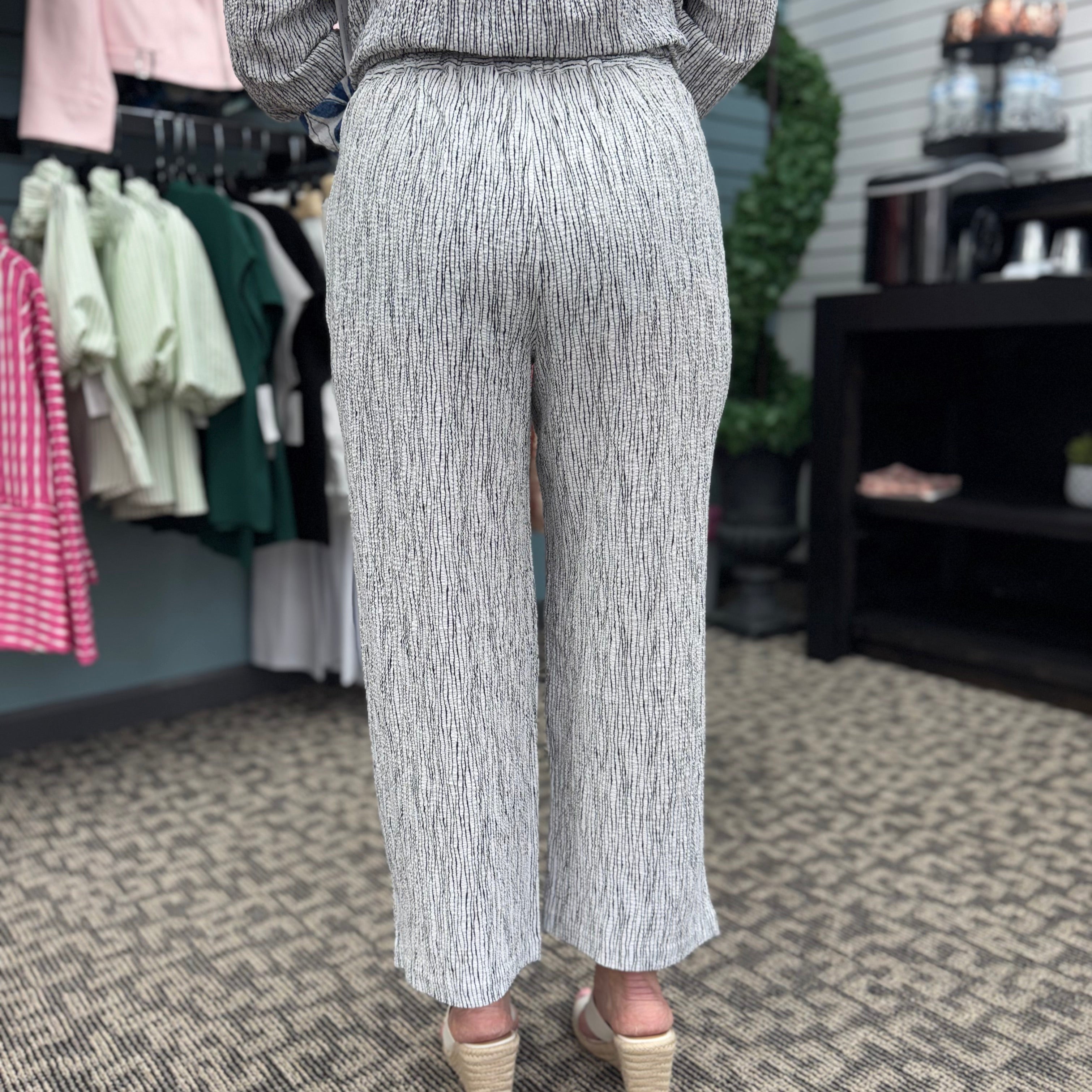 Crinkle Crepe Stripe Pleat Button Capri