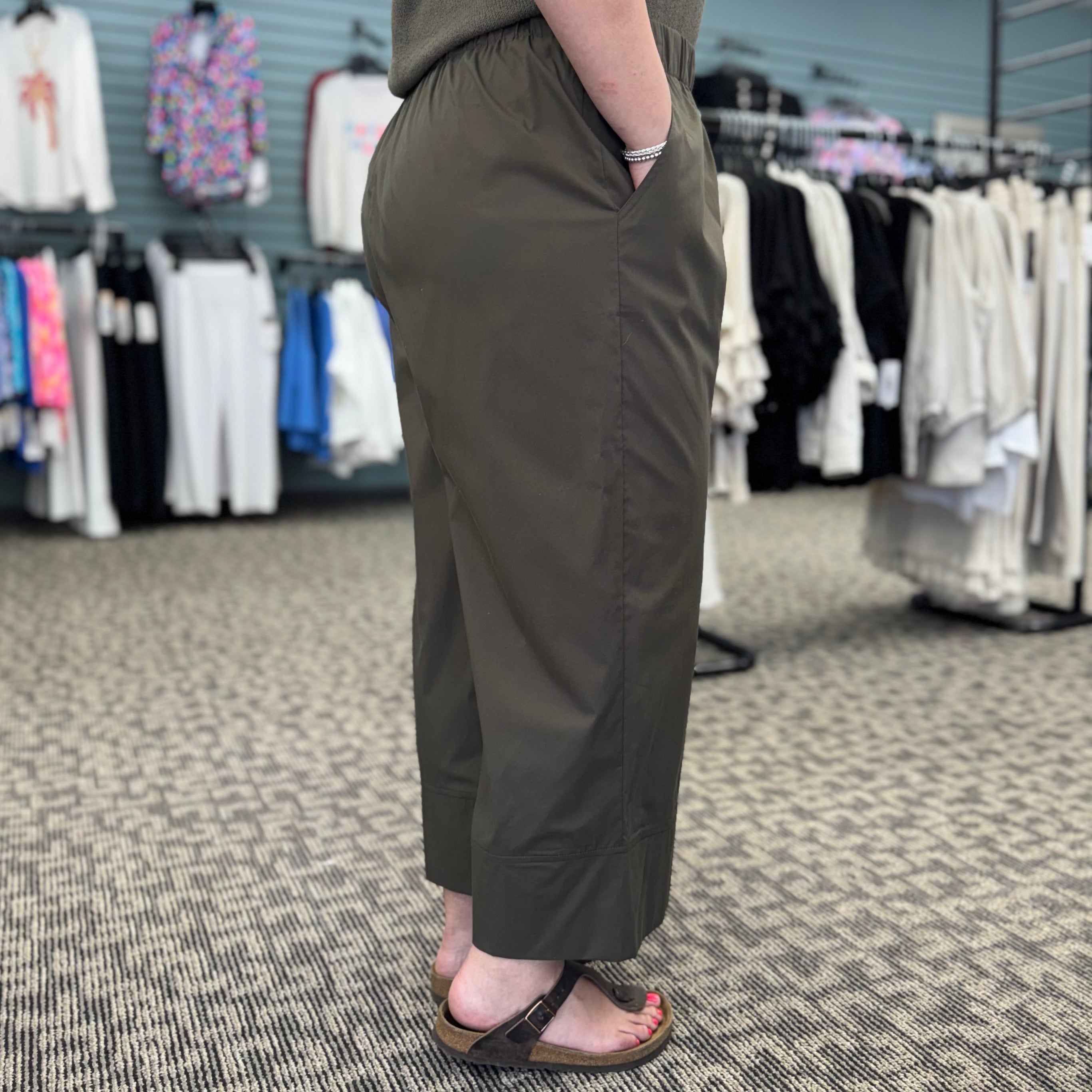 Renuar Elastic Waist Wide Leg Cropped Pant