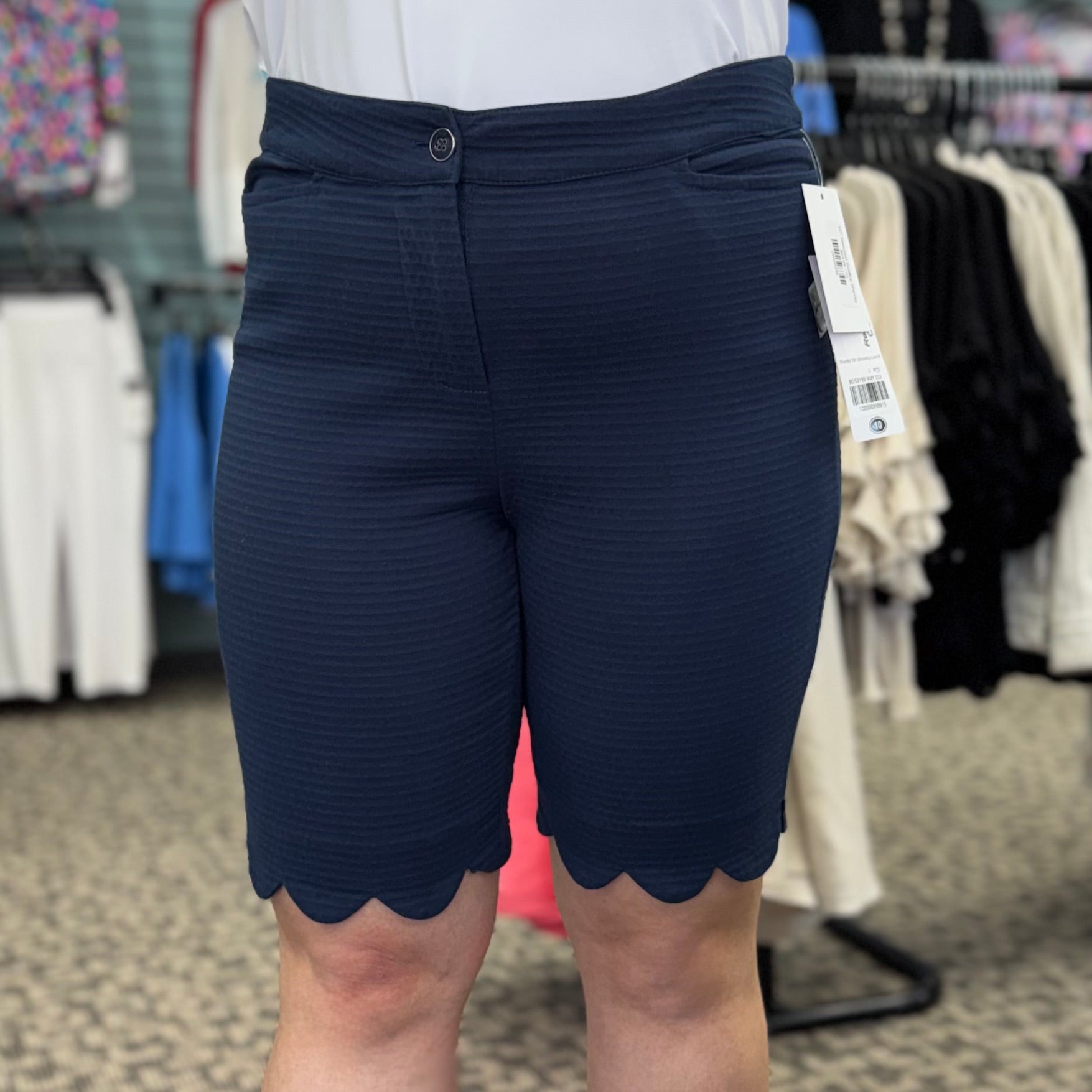 10" Textured Scallop Shorts