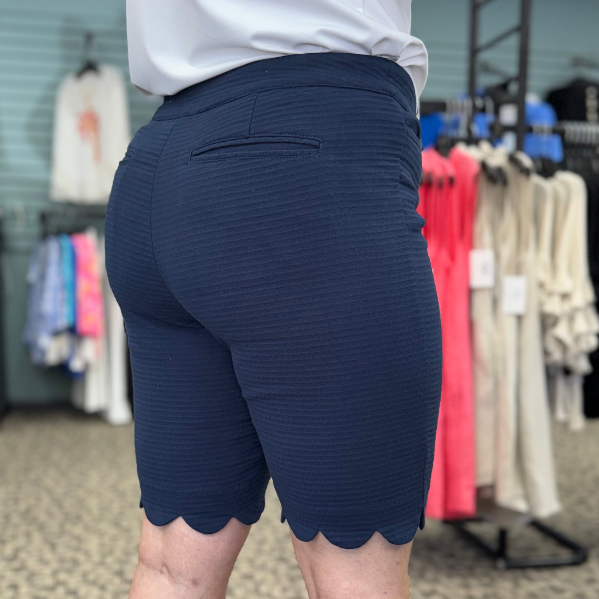 10" Textured Scallop Shorts