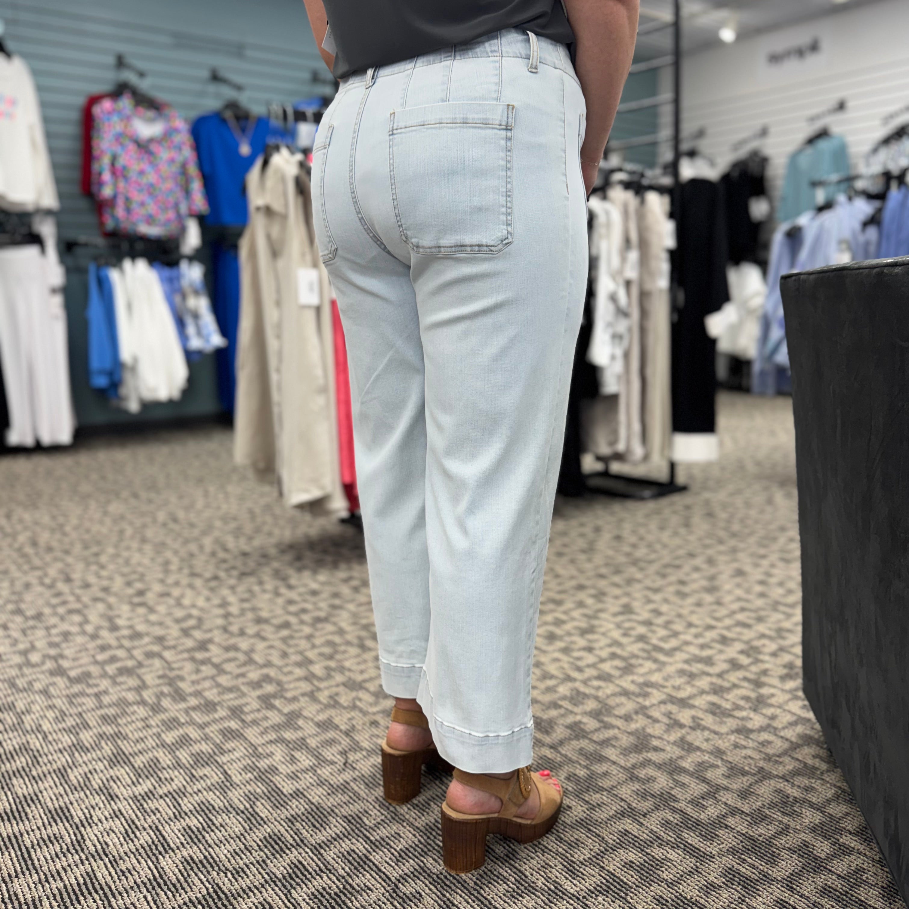 Renuar Patch Pocket Denim Cropped Pant