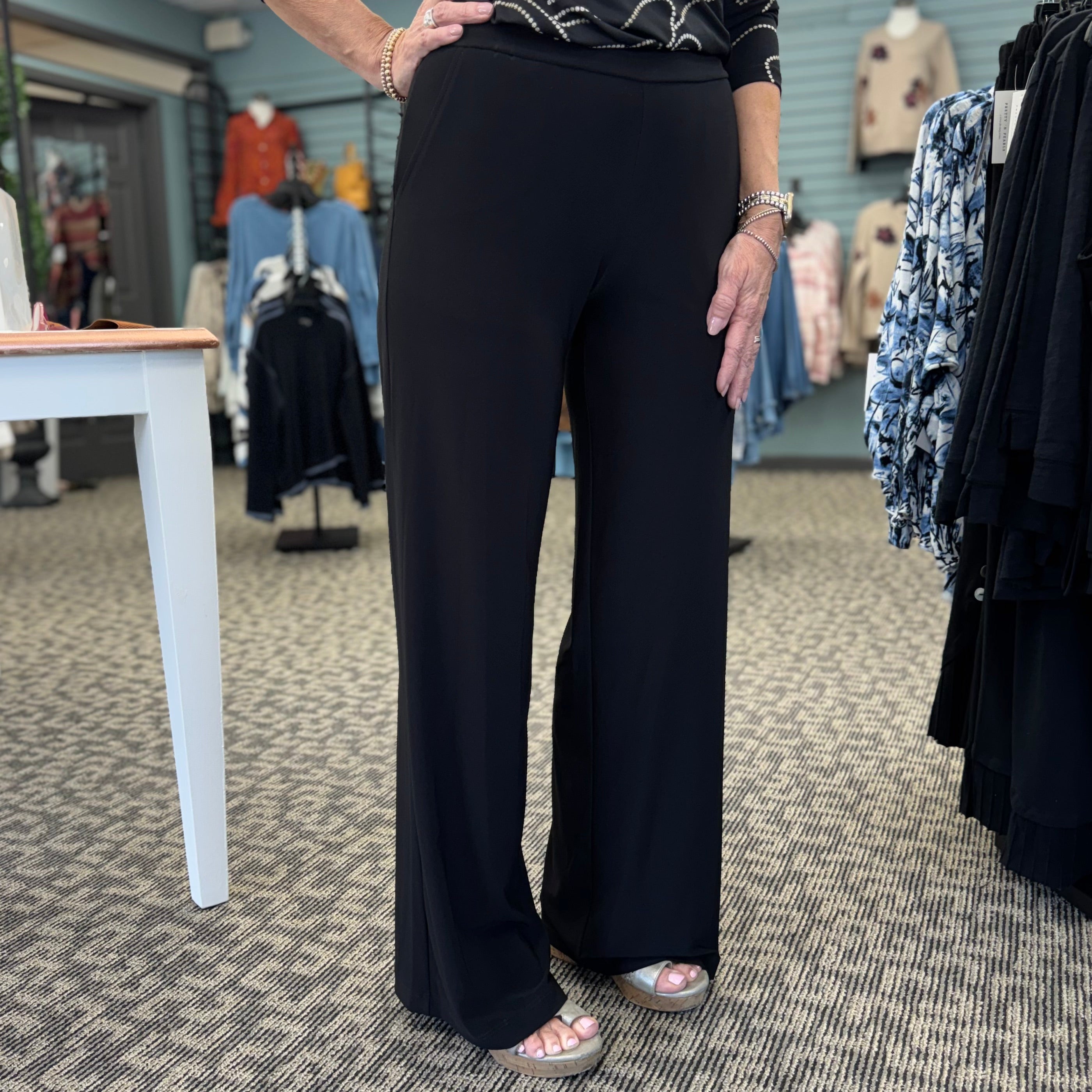 Signature Wide Leg Pocket Pant