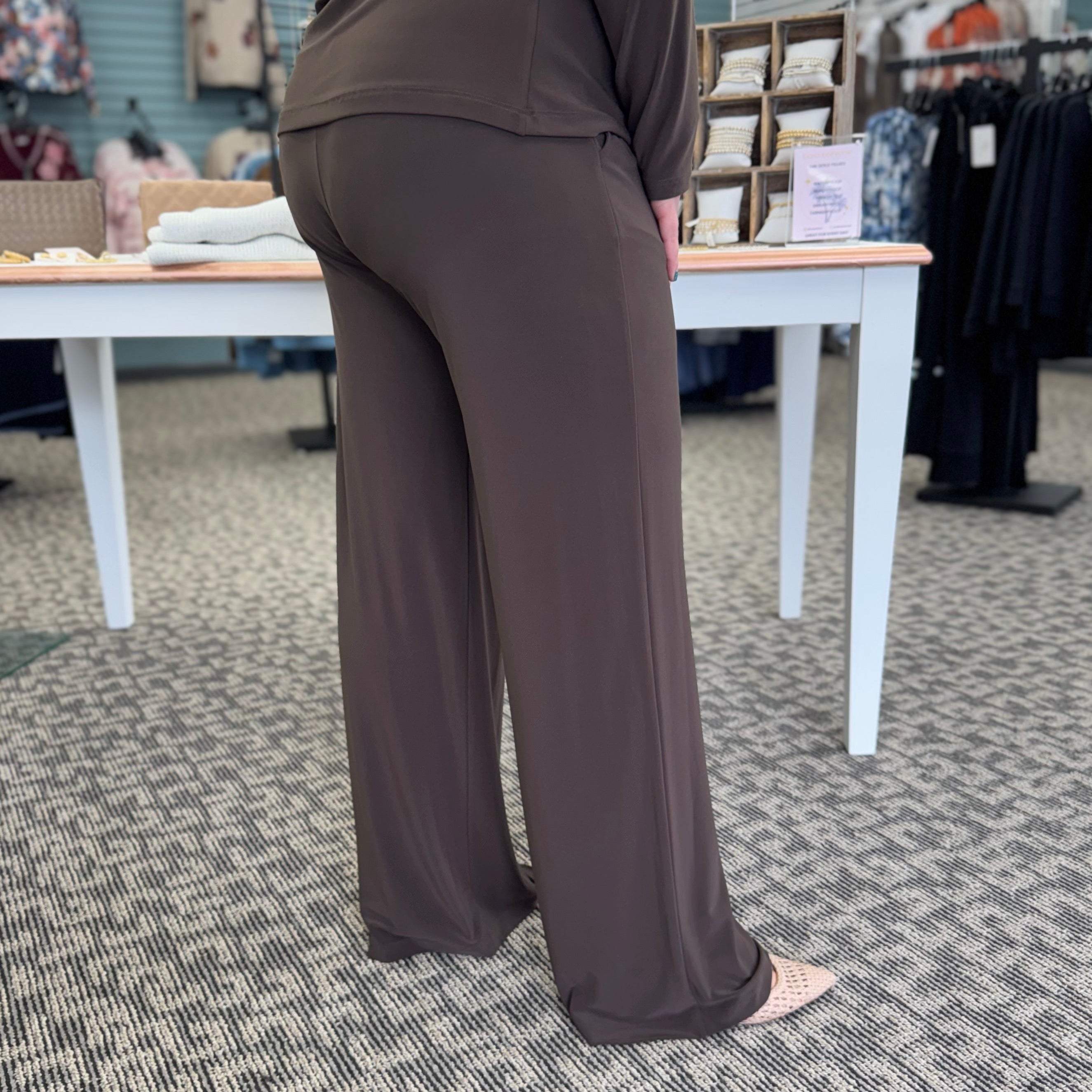 Signature Wide Leg Pocket Pant