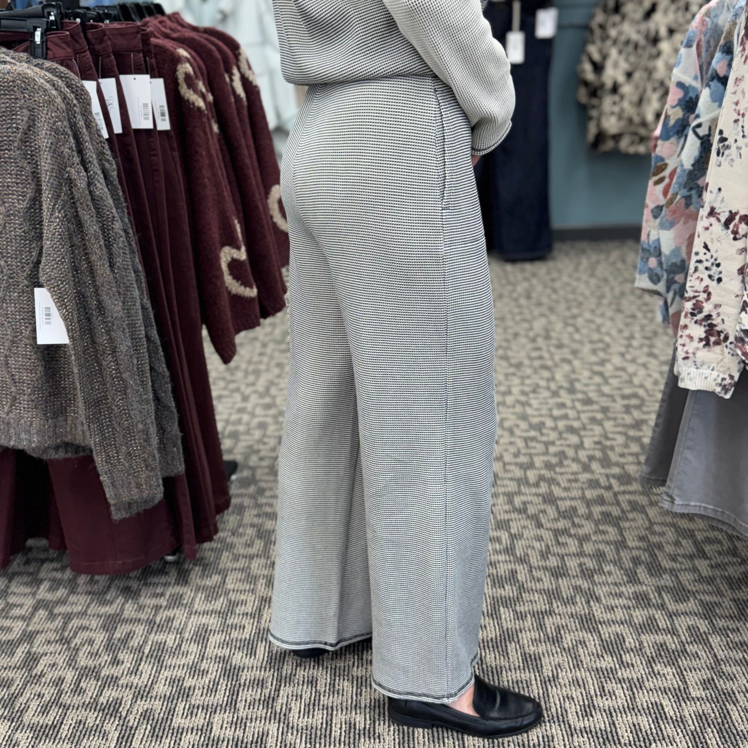 Opposites Attract Easy Crop Pant