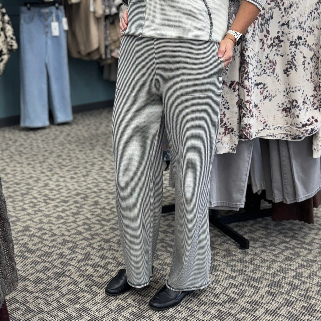Opposites Attract Easy Crop Pant
