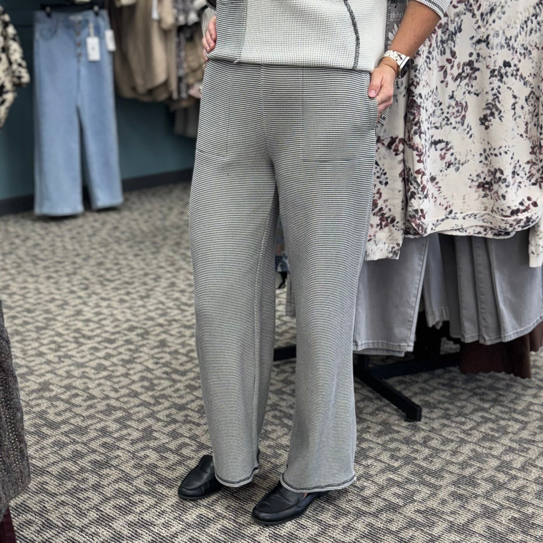 Opposites Attract Easy Crop Pant